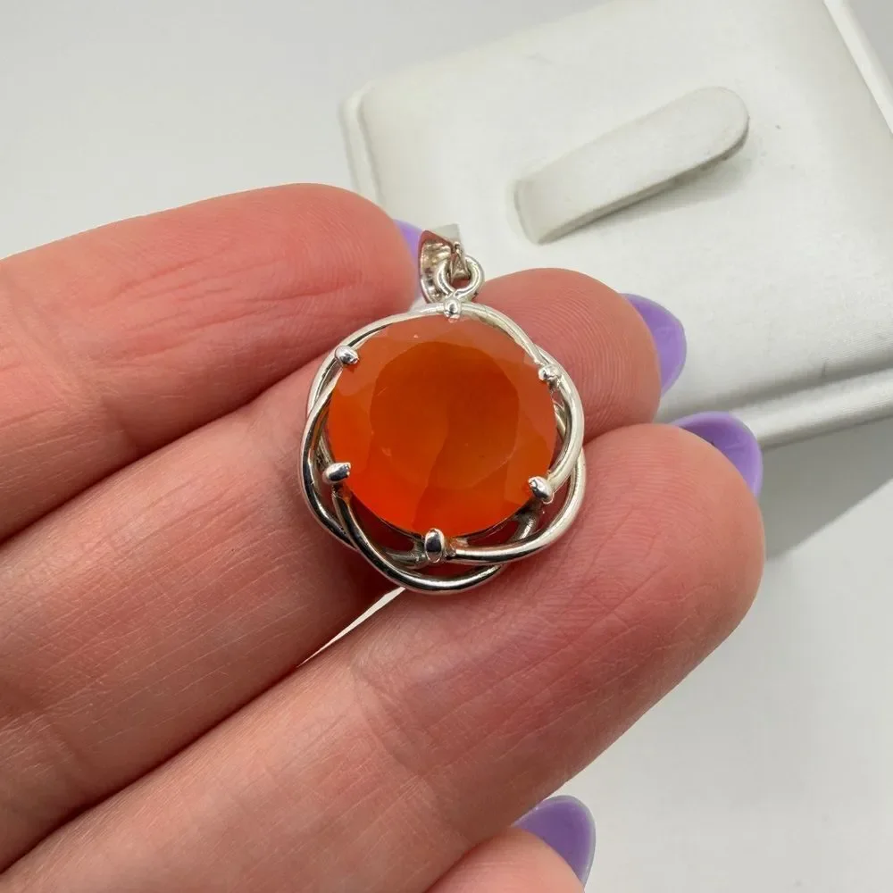 NWOT 12mm, round cut,‎ faceted Carnelian pendant in sterling silver!